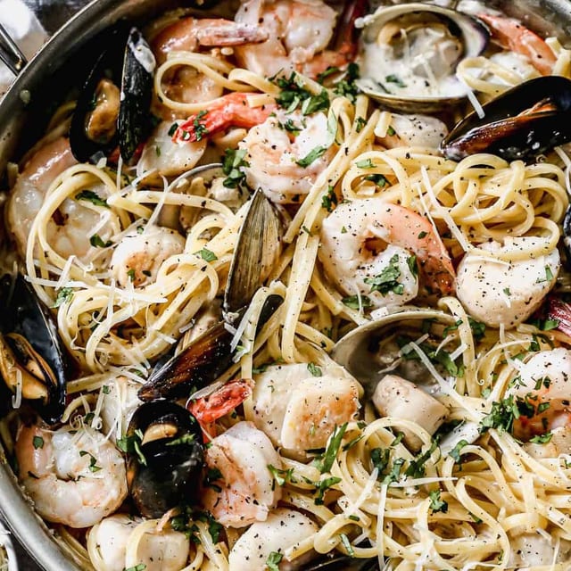 Linguine c/ Marisco Em Molho Verde.