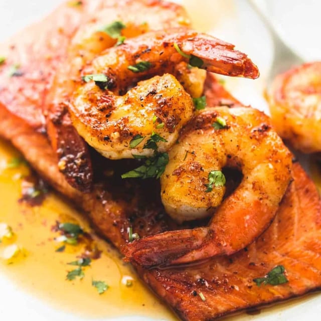 Salmão Grelhado c/ Camarao.